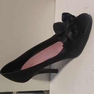 Tahari peep toe heels